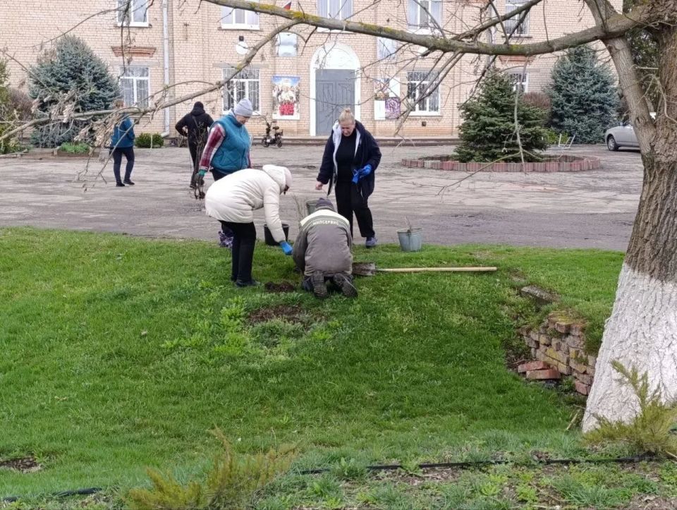 В селе Новгородковка состоялась экологическая акция, приуроченная к Всероссийскому субботнику, который пройдёт 25 апреля 2026 года по всей России В селе Новгородковка состоялась экологическая акция, приуроченная к Всероссийскому субботнику, который пройдёт 25 апреля 2026 года по всей России