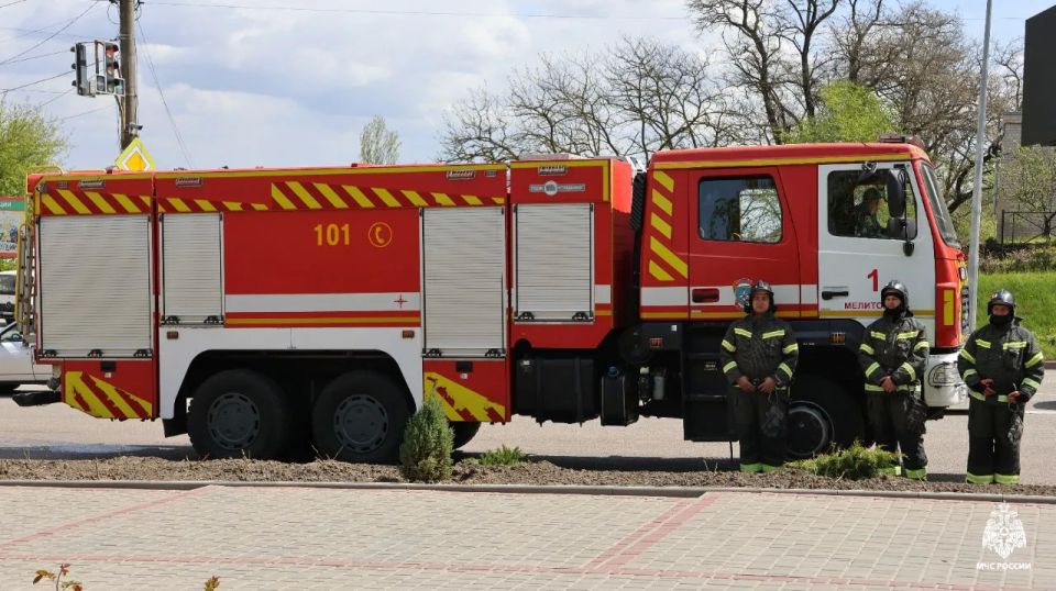 Сотрудники МЧС России в Мелитополе почтили память героев Чернобыля Сотрудники МЧС России в Мелитополе почтили память героев Чернобыля