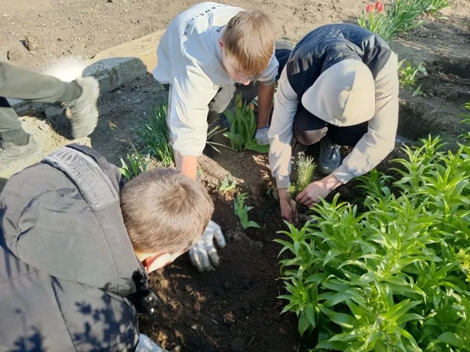 В селе Новгородковка состоялась экологическая акция, приуроченная к Всероссийскому субботнику, который пройдёт 25 апреля 2026 года по всей России В селе Новгородковка состоялась экологическая акция, приуроченная к Всероссийскому субботнику, который пройдёт 25 апреля 2026 года по всей России