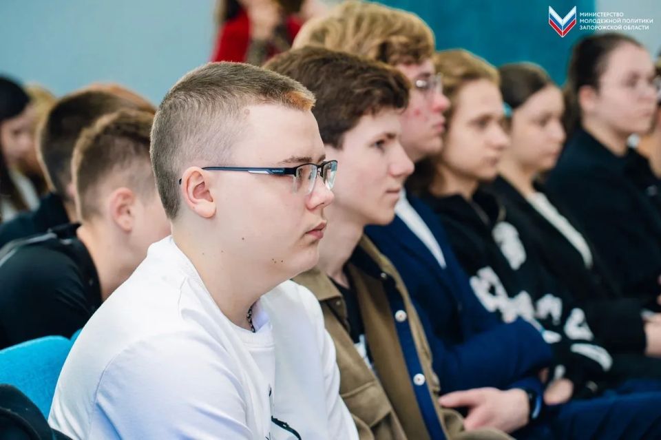 В Мелитопольской школе №15 прошла презентация Всероссийского конкурса «Быть, а не казаться» В Мелитопольской школе №15 прошла презентация Всероссийского конкурса «Быть, а не казаться»