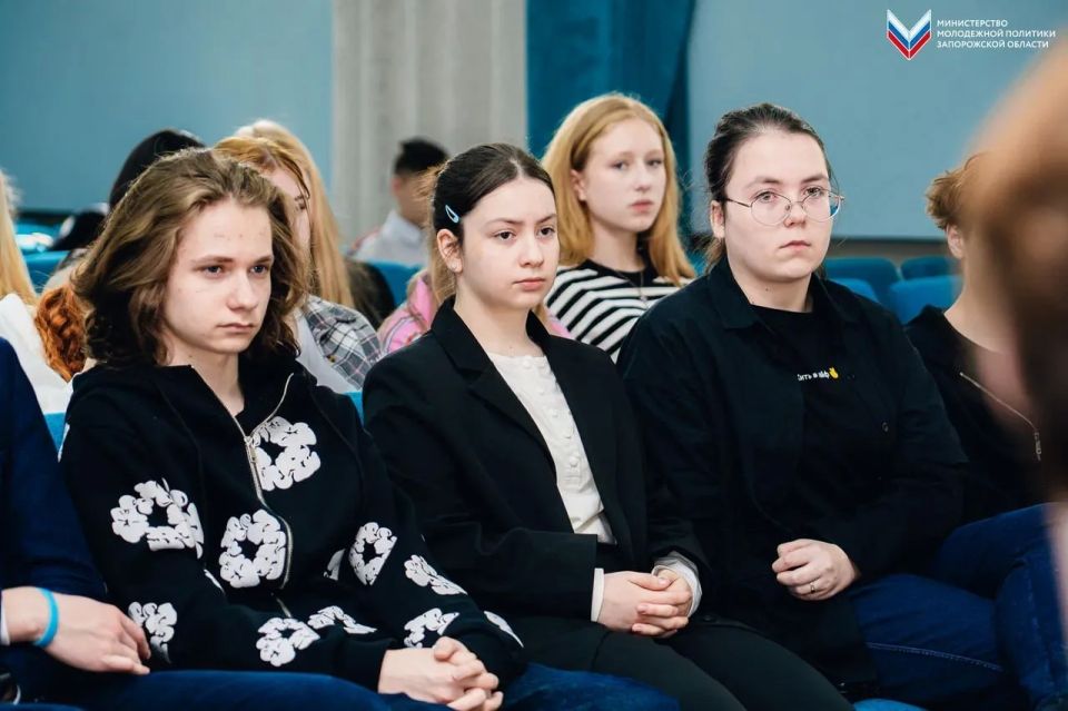 В Мелитопольской школе №15 прошла презентация Всероссийского конкурса «Быть, а не казаться» В Мелитопольской школе №15 прошла презентация Всероссийского конкурса «Быть, а не казаться»