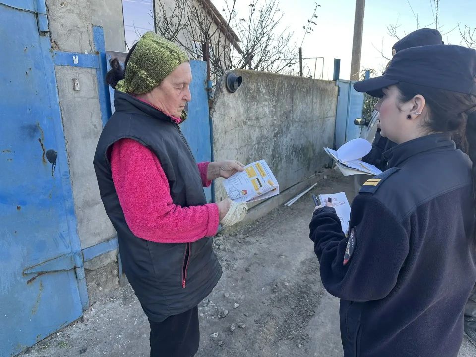 В Мелитополе продолжается масштабная профилактическая акция «Стоп, мошенник!» В Мелитополе продолжается масштабная профилактическая акция «Стоп, мошенник!»