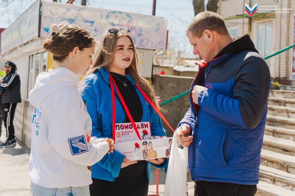 В Акимовке прошла благотворительная акция «Красная гвоздика» В Акимовке прошла благотворительная акция «Красная гвоздика»