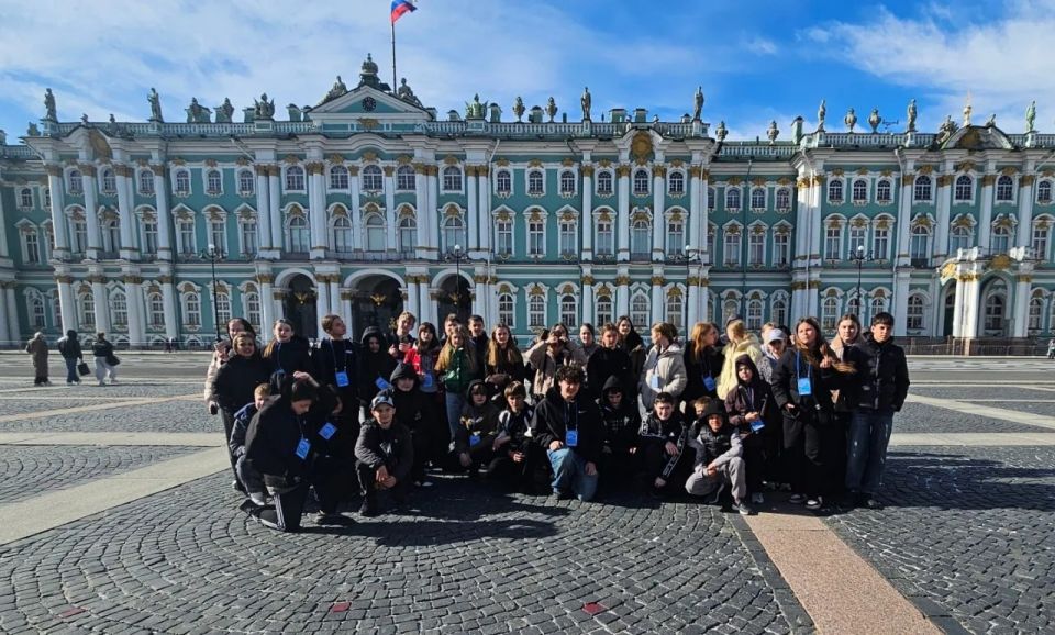 45 школьников из Запорожской области отправились в культурно-просветительскую поездку в Санкт-Петербург 45 школьников из Запорожской области отправились в культурно-просветительскую поездку в Санкт-Петербург
