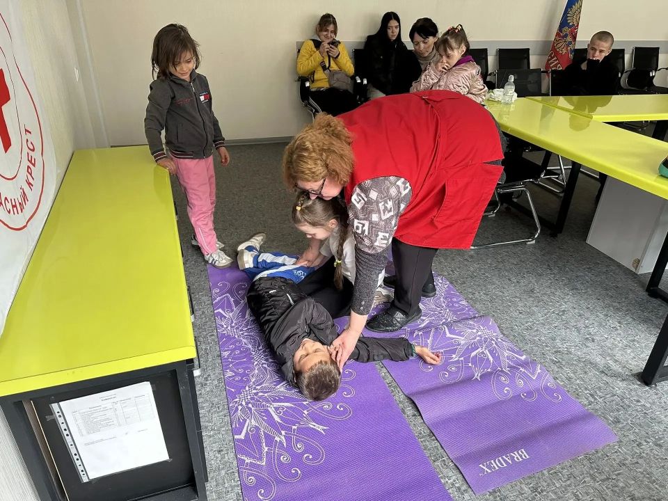 28.04.2026г. в ГБУ "Комплексный центр социального обслуживания населения" Министерства труда и социальной политики Запорожской области, в отделении социальной помощи семьям с детьми г.Мелитополь прошёл мастер-класс "Азбука... 28.04.2026г. в ГБУ "Комплексный центр социального обслуживания населения" Министерства труда и социальной политики Запорожской области, в отделении социальной помощи семьям с детьми г.Мелитополь прошёл мастер-класс "Азбука...