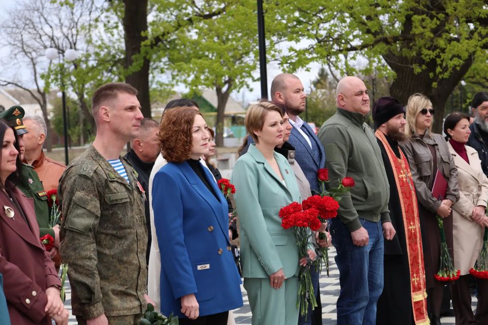 В Запорожской области открыли памятник героям СВО, солдатам-освободителям «Во имя жизни» В Запорожской области открыли памятник героям СВО, солдатам-освободителям «Во имя жизни»