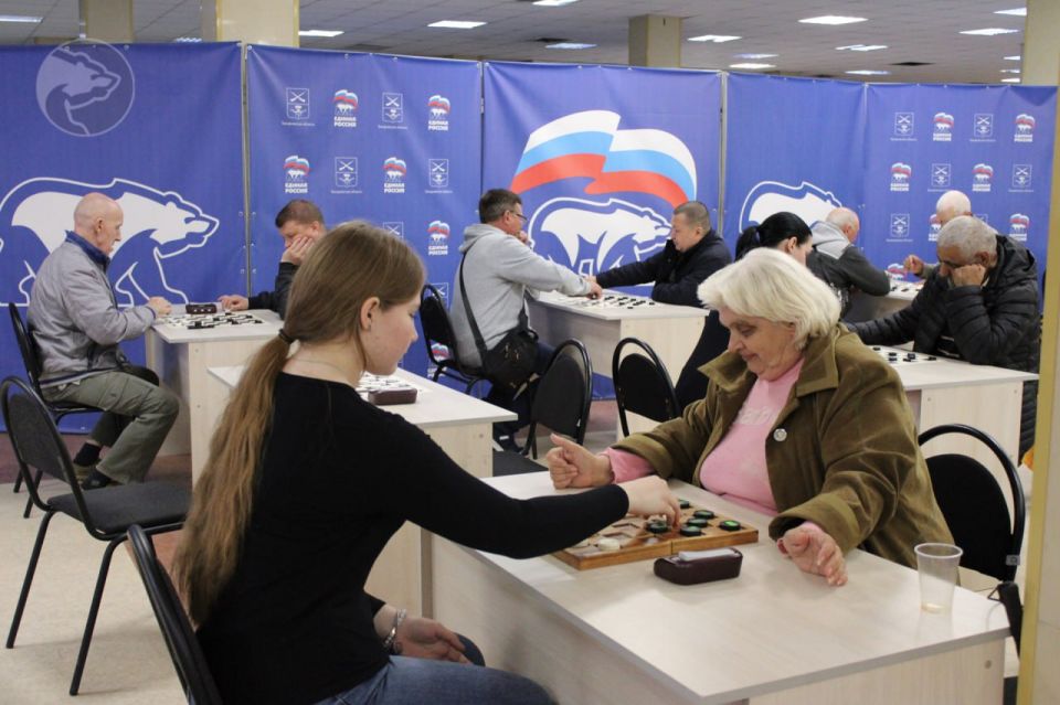 Шашки объединяют: в рамках марафона «Сила России» прошёл открытый турнир по русским шашкам Шашки объединяют: в рамках марафона «Сила России» прошёл открытый турнир по русским шашкам