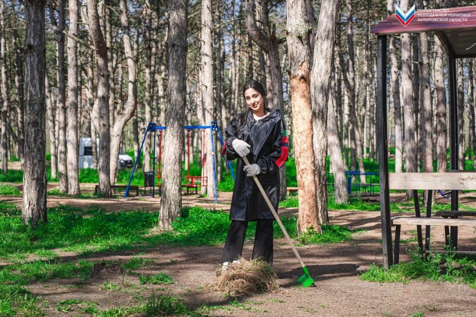 Экологическая акция «Запорожский десант» прошла в Мелитопольском лесопарке Экологическая акция «Запорожский десант» прошла в Мелитопольском лесопарке