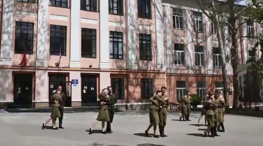В МелГУ станцевали «Вальс Победы»