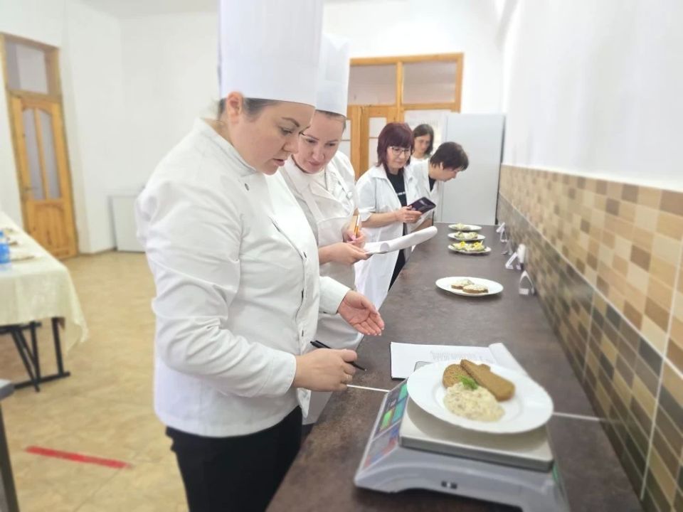 В Запорожской области прошёл региональный этап конкурса «Лучший по профессии» в номинации «Повар» В Запорожской области прошёл региональный этап конкурса «Лучший по профессии» в номинации «Повар»