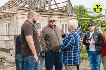 В Мелитополе работники администрации осмотрели разрушения после налета БПЛА