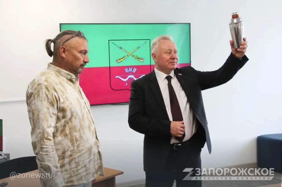 Капсулу с землей «Дороги жизни» блокадного Ленинграда передали на хранение в Мелитополь Капсулу с землей «Дороги жизни» блокадного Ленинграда передали на хранение в Мелитополь