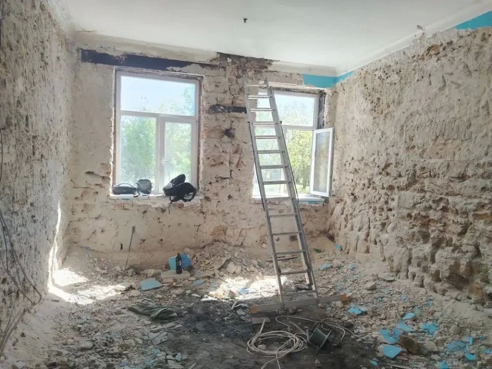 Шефы продолжают масштабный ремонт помещений ДК Новобогдановки Шефы продолжают масштабный ремонт помещений ДК Новобогдановки