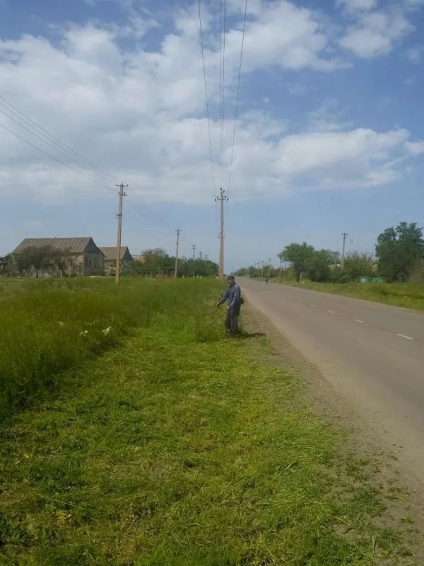 В Мелитопольском муниципальном округе продолжаются плановые работы по благоустройству территории В Мелитопольском муниципальном округе продолжаются плановые работы по благоустройству территории