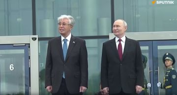 Владимира Путина торжественно встретили в Казахстане