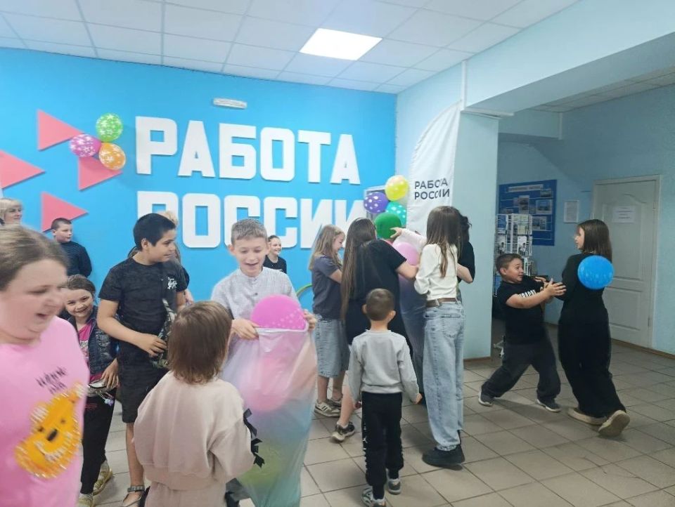 Розовский Кадровый центр провел интерактивный праздник профессий для юных жителей поселка Розовский Кадровый центр провел интерактивный праздник профессий для юных жителей поселка