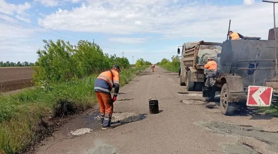 Ямочный ремонт дорог продолжается в Запорожской области Ямочный ремонт дорог продолжается в Запорожской области