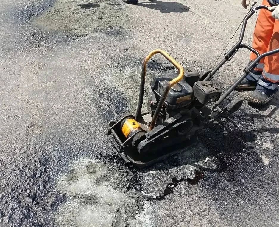 Ямочный ремонт дорог продолжается в Запорожской области