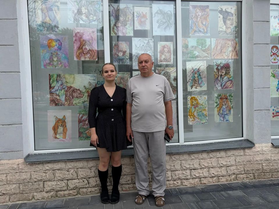 Центральная городская модельная библиотека имени М. Ю. Лермонтова приглашает жителей города полюбоваться творчеством, которое теперь украшает наши окна Центральная городская модельная библиотека имени М. Ю. Лермонтова приглашает жителей города полюбоваться творчеством, которое теперь украшает наши окна