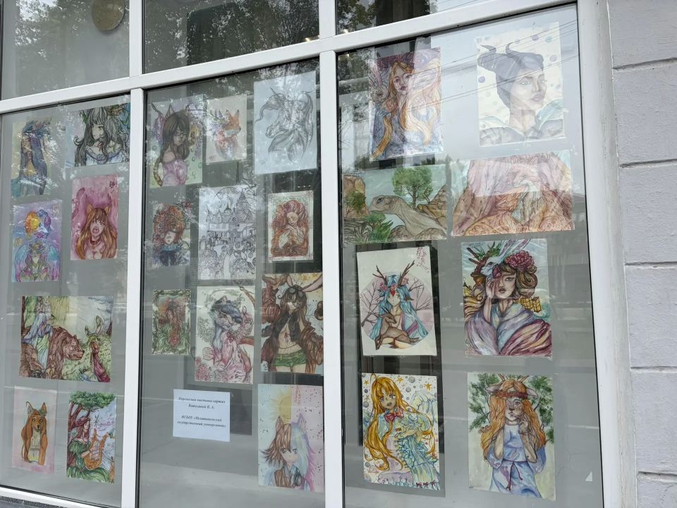 Центральная городская модельная библиотека имени М. Ю. Лермонтова приглашает жителей города полюбоваться творчеством, которое теперь украшает наши окна Центральная городская модельная библиотека имени М. Ю. Лермонтова приглашает жителей города полюбоваться творчеством, которое теперь украшает наши окна