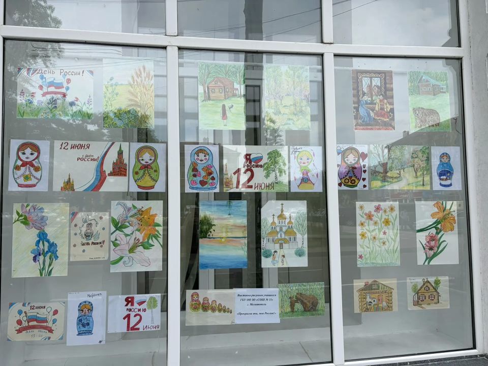 Центральная городская модельная библиотека имени М. Ю. Лермонтова приглашает жителей города полюбоваться творчеством, которое теперь украшает наши окна Центральная городская модельная библиотека имени М. Ю. Лермонтова приглашает жителей города полюбоваться творчеством, которое теперь украшает наши окна