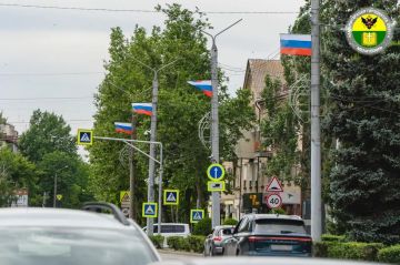 Мелитополь украшают ко Дню России