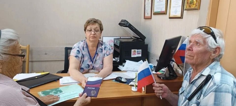 С Днём России!. 12 июня вся страна будет отмечать важный праздник — День России С Днём России!. 12 июня вся страна будет отмечать важный праздник — День России