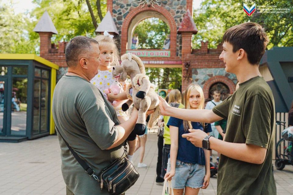 Танцы, игры и активный отдых: для жителей города продолжают работать интерактивные площадки Танцы, игры и активный отдых: для жителей города продолжают работать интерактивные площадки