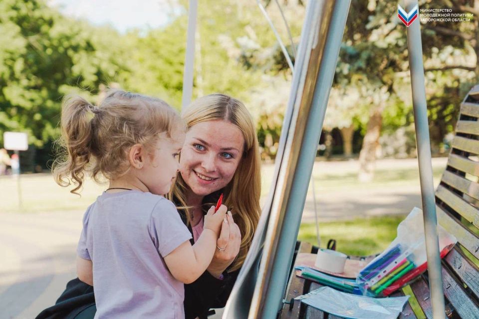 Танцы, игры и активный отдых: для жителей города продолжают работать интерактивные площадки Танцы, игры и активный отдых: для жителей города продолжают работать интерактивные площадки