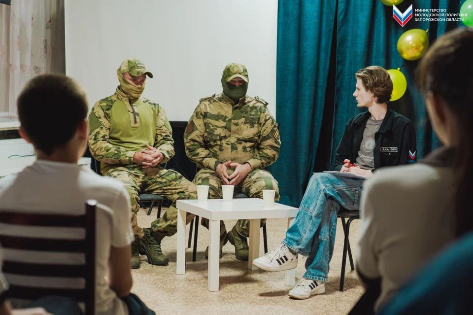 В Мелитополе прошла встреча с военнослужащими Росгвардии В Мелитополе прошла встреча с военнослужащими Росгвардии