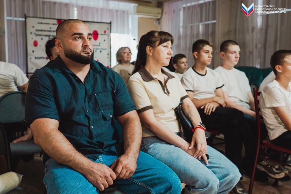 В Мелитополе прошла встреча с военнослужащими Росгвардии В Мелитополе прошла встреча с военнослужащими Росгвардии