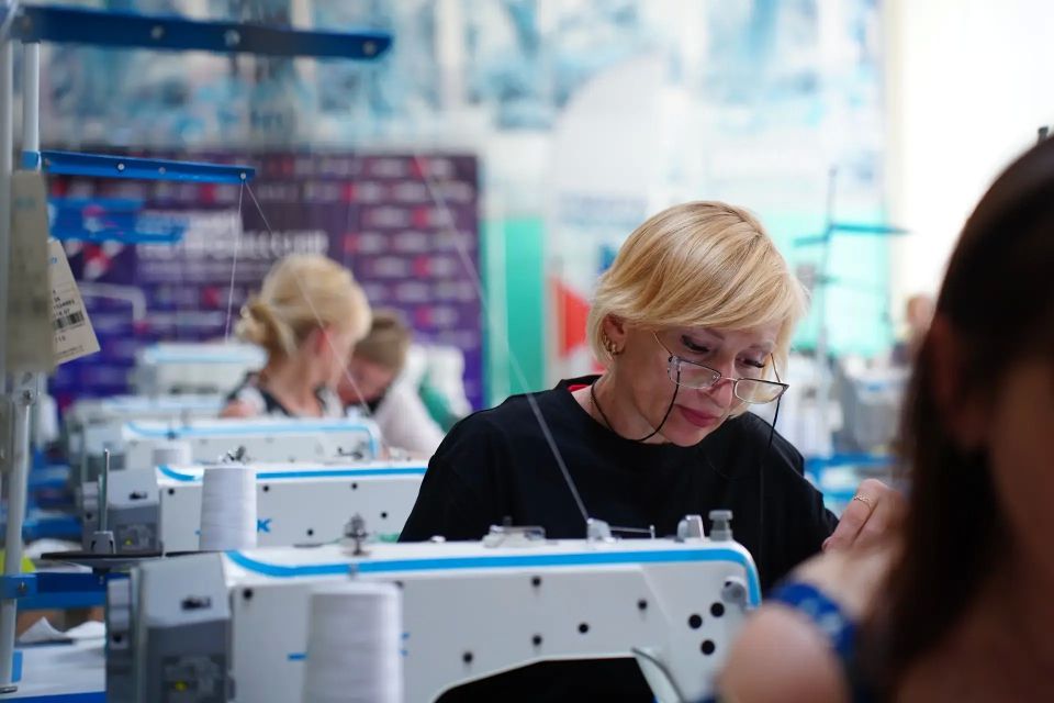 Лучшие швеи Запорожской области за работой: идёт практическая часть Лучшие швеи Запорожской области за работой: идёт практическая часть
