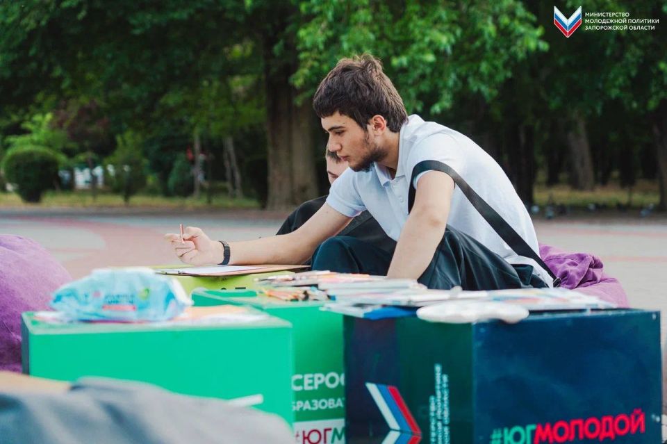 Мастер-классы, игры и творчество оживили парк имени Горького в Мелитополе! Мастер-классы, игры и творчество оживили парк имени Горького в Мелитополе!