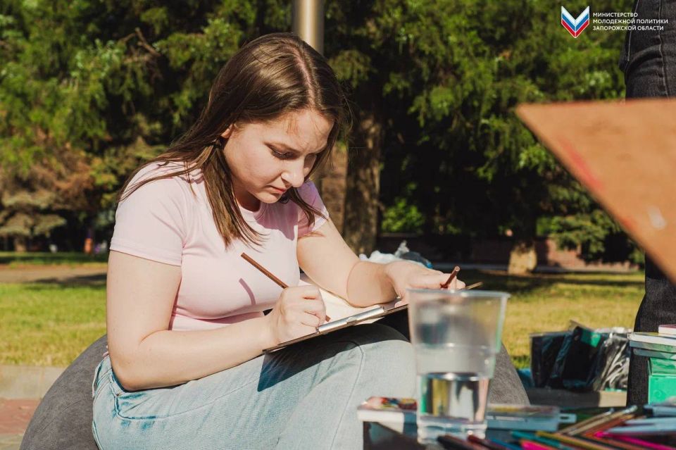 Мастер-классы, игры и творчество оживили парк имени Горького в Мелитополе! Мастер-классы, игры и творчество оживили парк имени Горького в Мелитополе!
