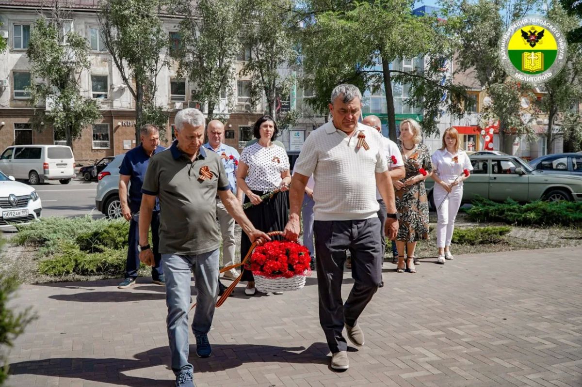Сергей Золотарёв: Сегодня, в День памяти и скорби, мы вместе со всей страной присоединились к общенациональной минуте молчания Сергей Золотарёв: Сегодня, в День памяти и скорби, мы вместе со всей страной присоединились к общенациональной минуте молчания