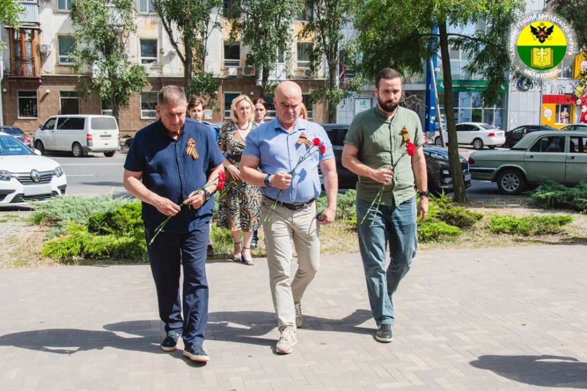 Сергей Золотарёв: Сегодня, в День памяти и скорби, мы вместе со всей страной присоединились к общенациональной минуте молчания Сергей Золотарёв: Сегодня, в День памяти и скорби, мы вместе со всей страной присоединились к общенациональной минуте молчания