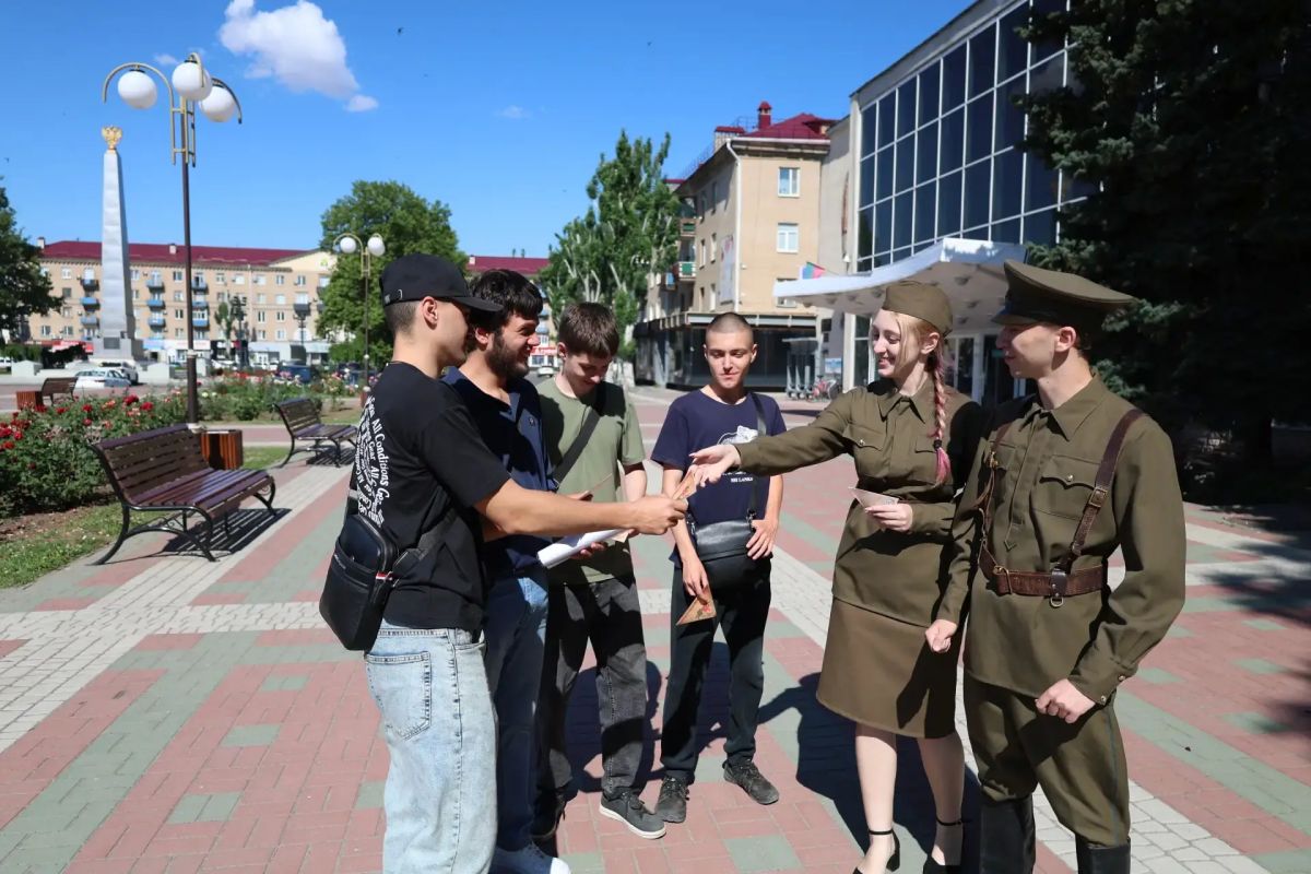 В Мелитопольском областном центре искусств и народного творчества состоялся цикл памятных мероприятий, приуроченных ко Дню памяти и скорби В Мелитопольском областном центре искусств и народного творчества состоялся цикл памятных мероприятий, приуроченных ко Дню памяти и скорби