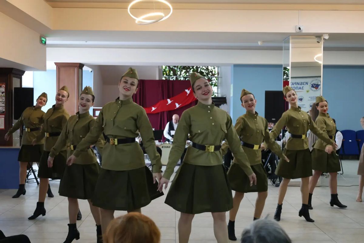 В Мелитопольском областном центре искусств и народного творчества состоялся цикл памятных мероприятий, приуроченных ко Дню памяти и скорби В Мелитопольском областном центре искусств и народного творчества состоялся цикл памятных мероприятий, приуроченных ко Дню памяти и скорби
