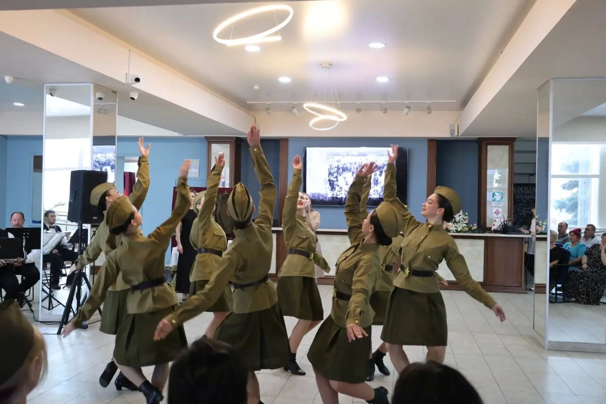 В Мелитопольском областном центре искусств и народного творчества состоялся цикл памятных мероприятий, приуроченных ко Дню памяти и скорби В Мелитопольском областном центре искусств и народного творчества состоялся цикл памятных мероприятий, приуроченных ко Дню памяти и скорби