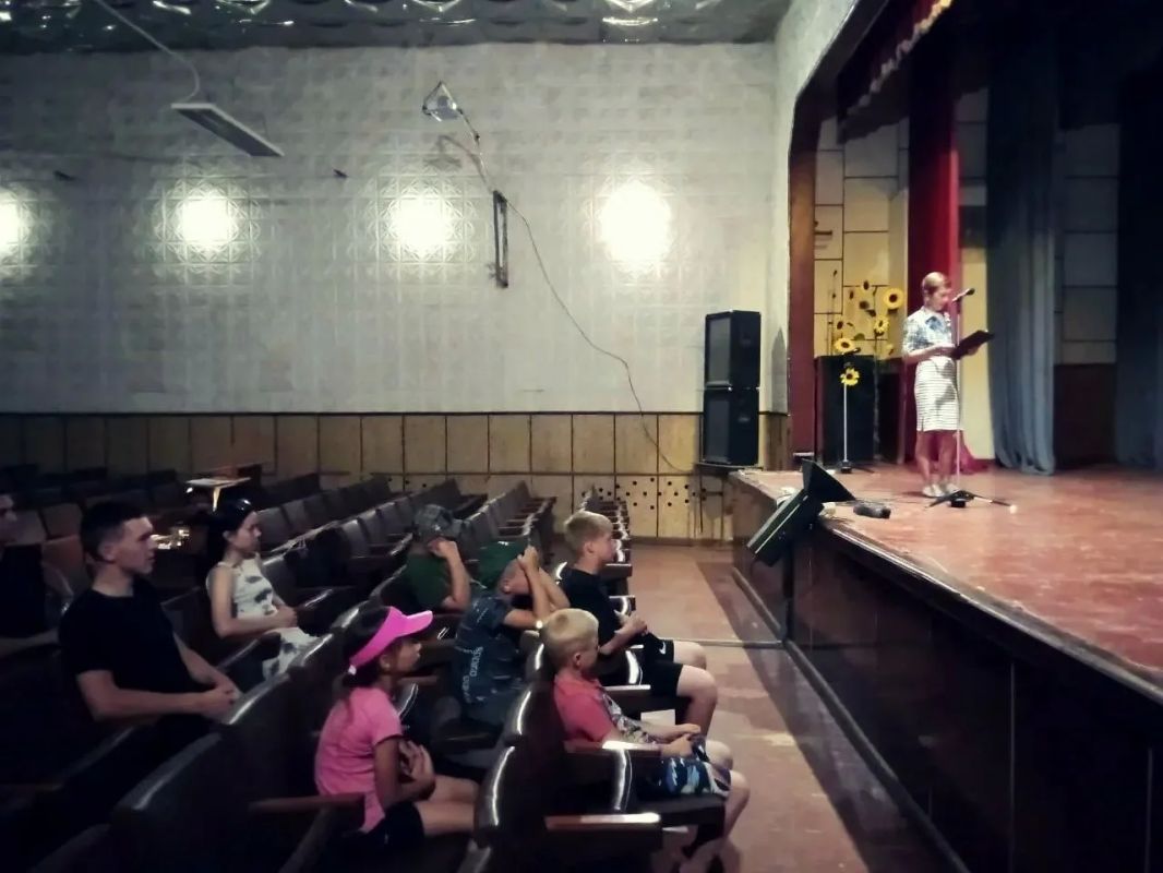 Четвероногие герои войны. В Спасском клубе досуга состоялся показ диафильма «Кот-связист» (1970) Четвероногие герои войны. В Спасском клубе досуга состоялся показ диафильма «Кот-связист» (1970)