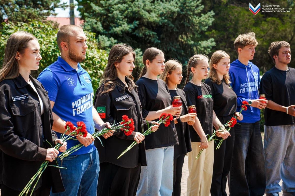 В Мелитополе прошла церемония возложения цветов к бюсту Павла Анатольевича Судоплатова В Мелитополе прошла церемония возложения цветов к бюсту Павла Анатольевича Судоплатова