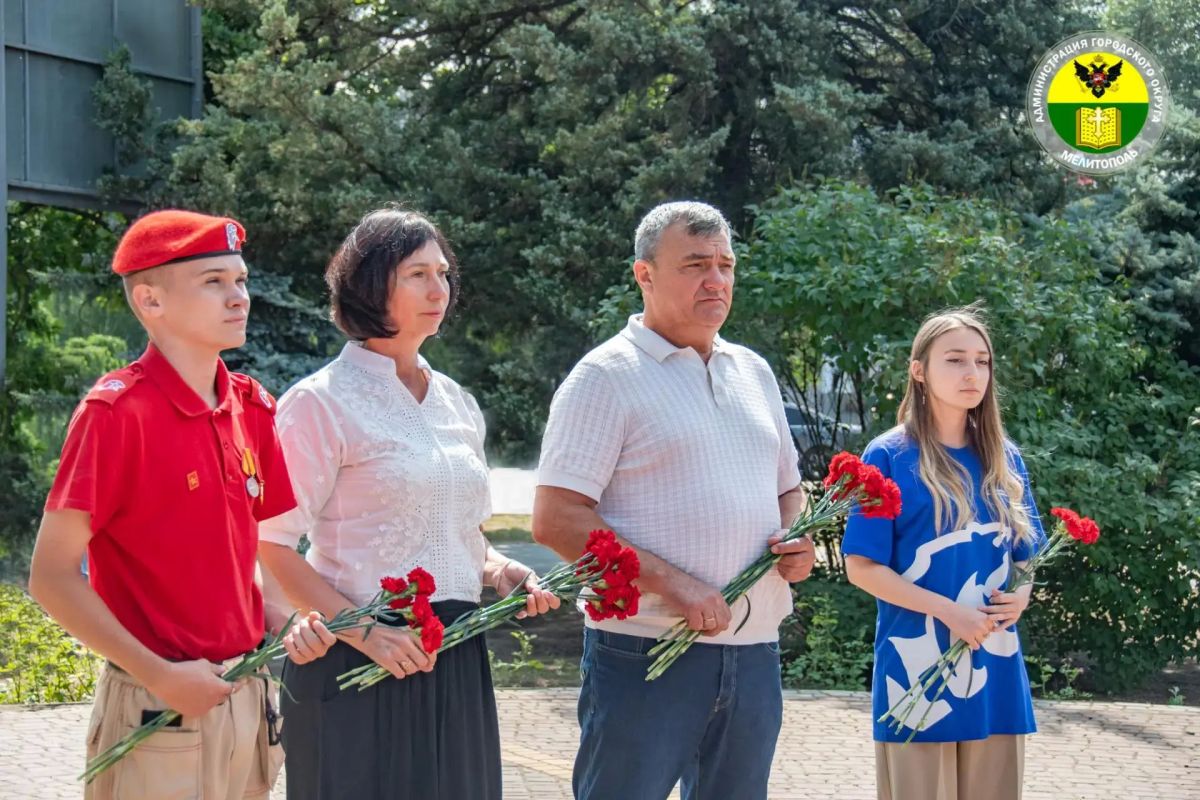 Сергей Золотарёв: Мы помним своего героя: в Мелитополе почтили память Павла Судоплатова Сергей Золотарёв: Мы помним своего героя: в Мелитополе почтили память Павла Судоплатова