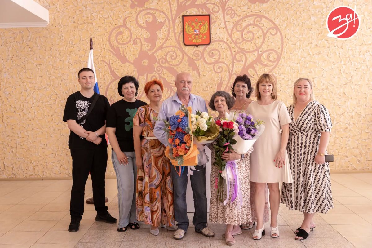 Особенную праздничную церемонию, приуроченную ко Дню семьи, любви и верности, провёл мелитопольский отдел ЗАГС Особенную праздничную церемонию, приуроченную ко Дню семьи, любви и верности, провёл мелитопольский отдел ЗАГС