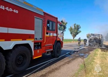 В Запорожской области сотрудники МЧС России ликвидировали возгорание рейсового автобуса в результате атаки БПЛА