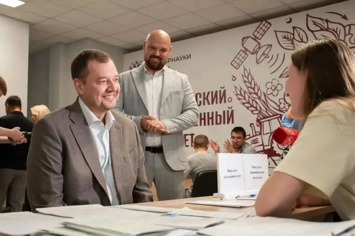 Более 8 тысяч заявлений уже подано в приемную комиссию МелГУ Более 8 тысяч заявлений уже подано в приемную комиссию МелГУ