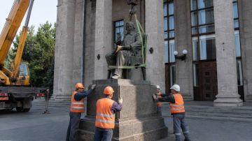 Памятник композитору Михаилу Глинке снесли в Запорожье