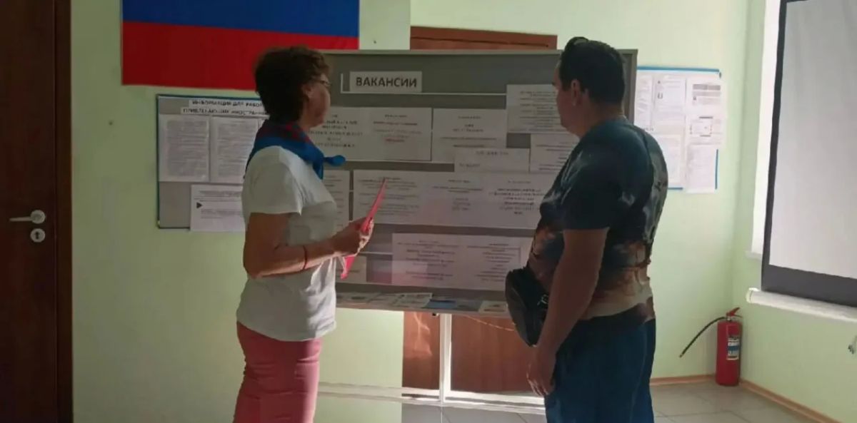 Специалисты Кадрового центра по пгт Куйбышево и Куйбышевскому району провели День открытых дверей «Мы работаем с вами и для вас!» Специалисты Кадрового центра по пгт Куйбышево и Куйбышевскому району провели День открытых дверей «Мы работаем с вами и для вас!»