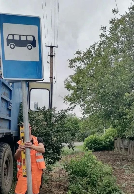 Установка дорожных знаков продолжается на территории Запорожской области Установка дорожных знаков продолжается на территории Запорожской области