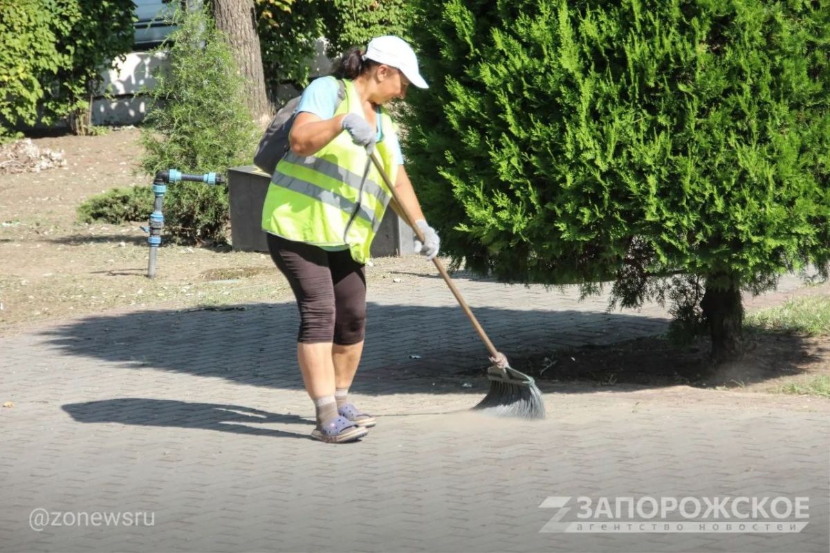 В Мелитополе привели в порядок территорию Братского кладбища В Мелитополе привели в порядок территорию Братского кладбища