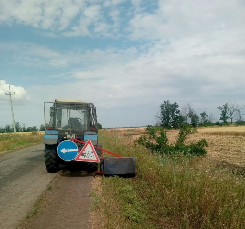 Срезка кустарника, подлеска и скашивание травы — работы продолжаются на ключевых направлениях региона Срезка кустарника, подлеска и скашивание травы — работы продолжаются на ключевых направлениях региона